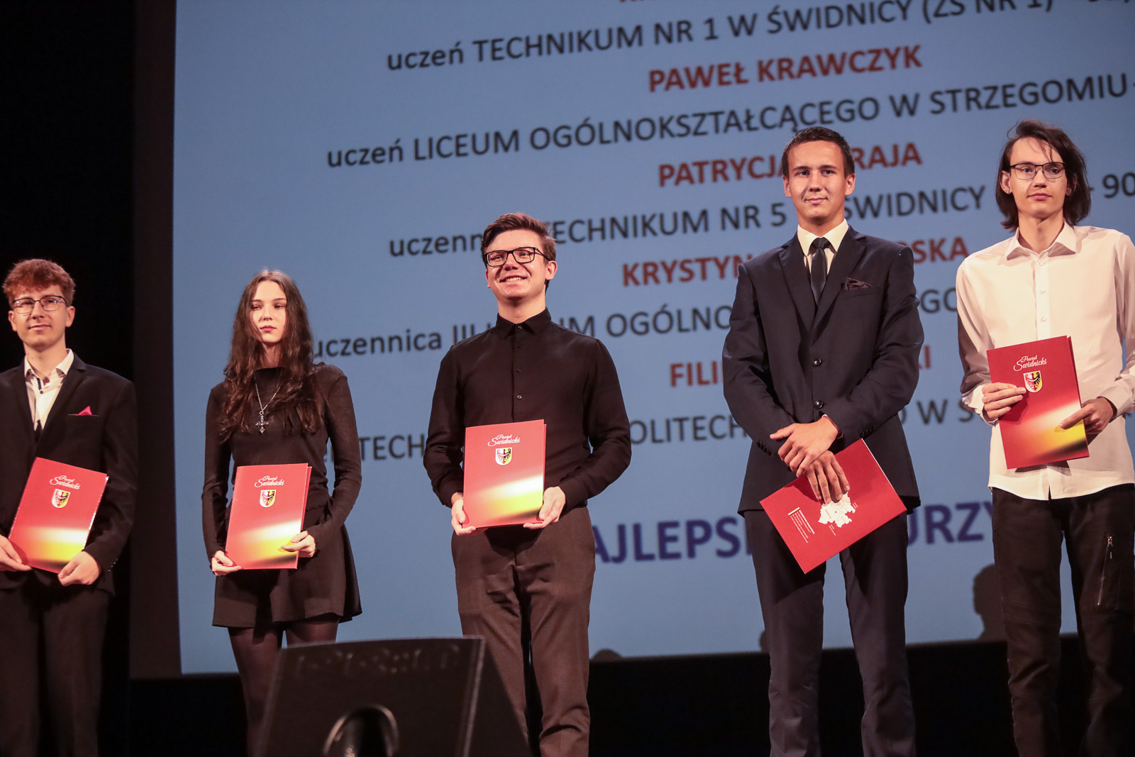 Nagrody starosty dla 250 uczniów z powiatu świdnickiego, w tym ze strzegomskich szkół średnich [FOTO] 